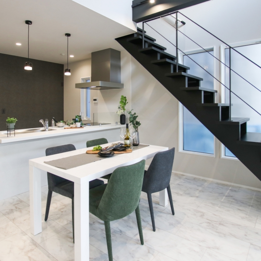 吹抜とテラスで楽しむ、好きが詰まった家